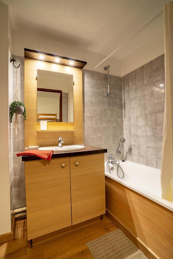 Grand Studio Tout Confort Pour 4 Personnes Brides-les-Bains Esterno foto
